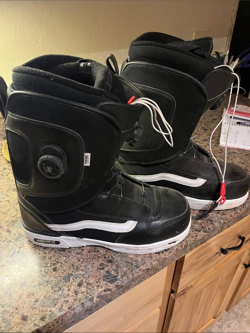 Men’s Vans Lite iS size 14 Black Snow Boots with White Stripe